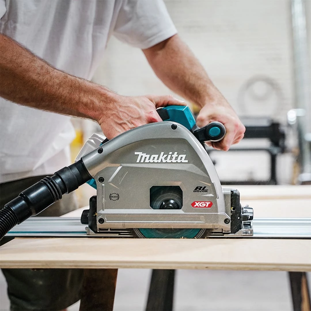 Makita 40V Max XGT Brushless Cordless 6-1/2" Plunge Circular Saw Kit, AWS Capable (with 4.0Ah battery) GPS01M1J 16 Makita 40V Max XGT Brushless Cordless 6-1/2" Plunge Circular Saw Kit, AWS Capable (with 4.0Ah battery) GPS01M1J - Image 15